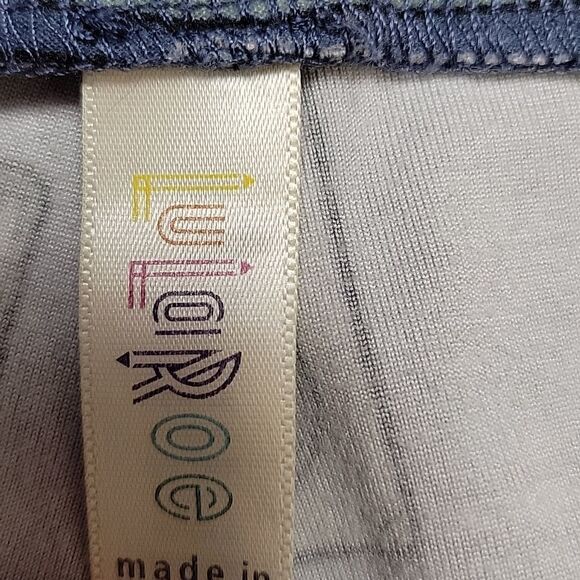 LuLaRoe Retro Tape Cassette Print Leggings Size Tall & Curvy - Picture 6 of 10